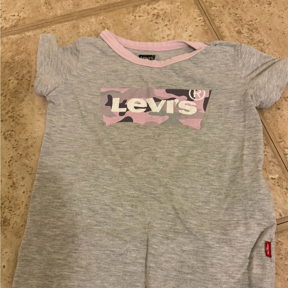 Levi's Gray and Pink Camo Kids Tee